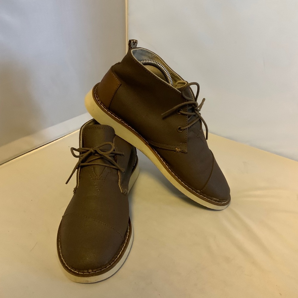 Toms 8.5 shoes